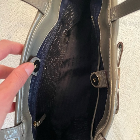 Kate Spade Patent leather grey shoulder bag with bow. - Picture 5 of 11